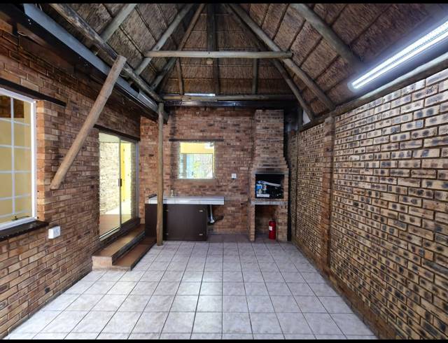 3 BEDROOM TOWNHOUSE FOR SALE IN SAFARI GARDENS